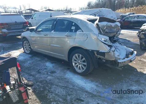 2013 Chrysler 200 Touring z USA, uszkodzony, nr VIN 1C3CCBBG0DN678562